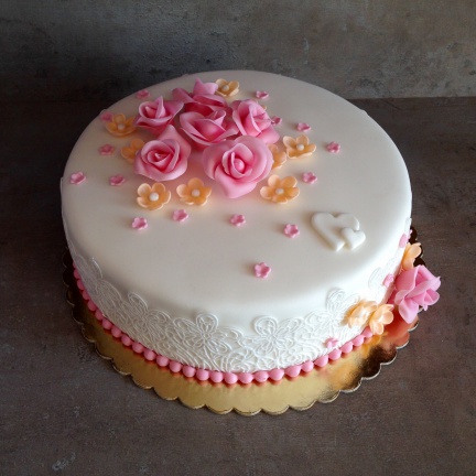 ružovo-marhulová svadobná torta
